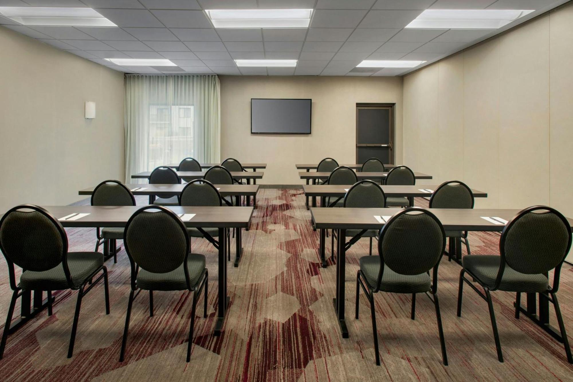 Courtyard By Marriott Mt. Laurel 2*