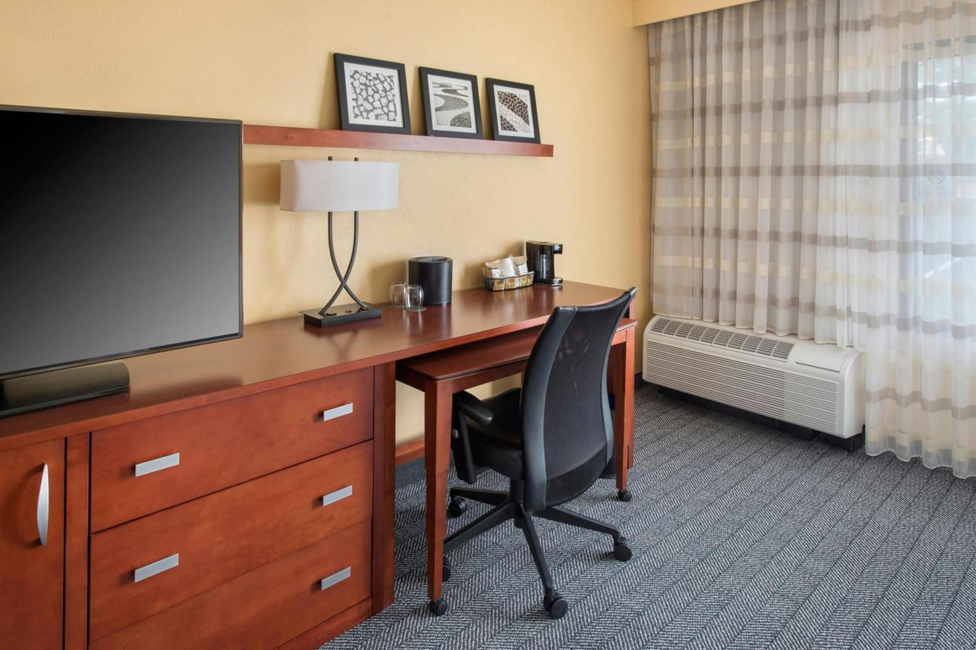 Courtyard By Marriott Mt. Laurel 2* Mount Laurel